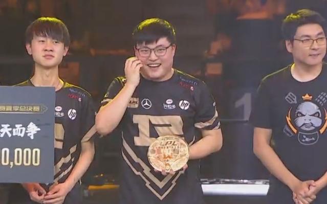 无解，3年1.62亿重签湖人，再组超级豪阵，西部大结局了