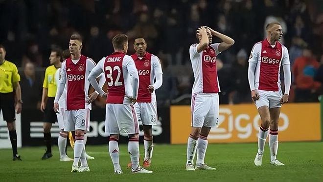 目光再次聚 目光再次聚